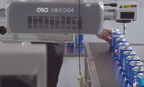 Qbcode C 시리즈 CO2 레이저 마킹 머신 30W 플라잉 온라인 마킹/조각 절단기 프린터(CE 포함 목재/식품/물/금속)