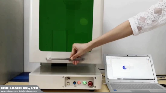 금속 컬러 로고 인쇄, 플라스틱 애완동물 태그 조각, 번호판, 번호판 메모리 카드용 자동 초점 미니 완전 밀폐형 파이버 레이저 마킹 머신